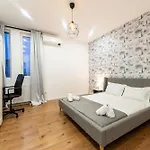 Ultracentral Spacious 4br * 布加勒斯特