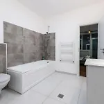 Ultracentral Spacious 4br * 布加勒斯特