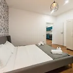 Ultracentral Spacious 4br *