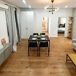 Ultracentral Spacious 4br