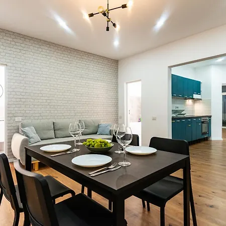 Daire Ultracentral Spacious 4br Bükreş