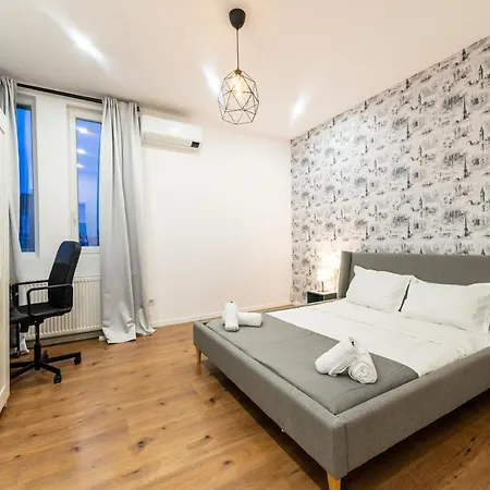 Ultracentral Spacious 4br * Bükreş