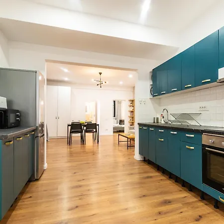 Ultracentral Spacious 4br * Бухарест