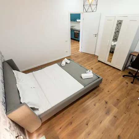 Апартаменты Ultracentral Spacious 4br *