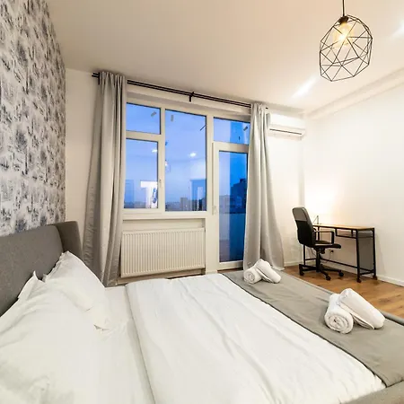 Daire Ultracentral Spacious 4br Bükreş