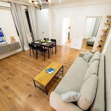Ultracentral Spacious 4br Apartment