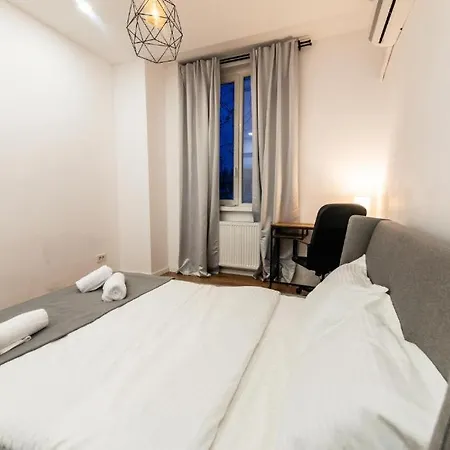 Ultracentral Spacious 4br * Bucarest