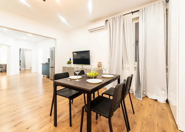 Ultracentral Spacious 4br Appartement *