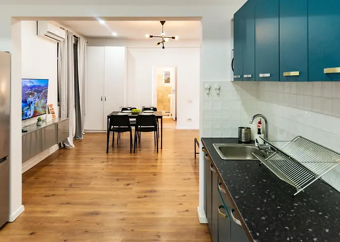 Ultracentral Spacious 4br Apartman