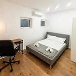 Ultracentral Spacious 4br Apartment