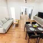 Ultracentral Spacious 4br Apartment