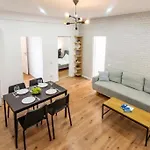 Apartment Ultracentral Spacious 4br Bucharest