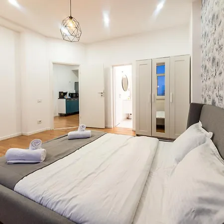 Ultracentral Spacious 4br * Bucarest